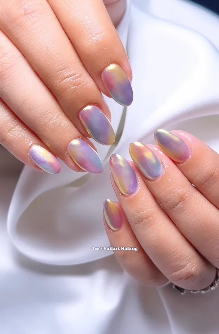 Advanced hand-painted nail art