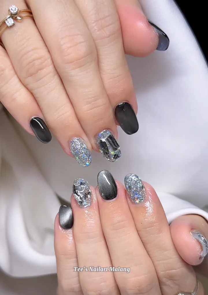 Glitter nail finish