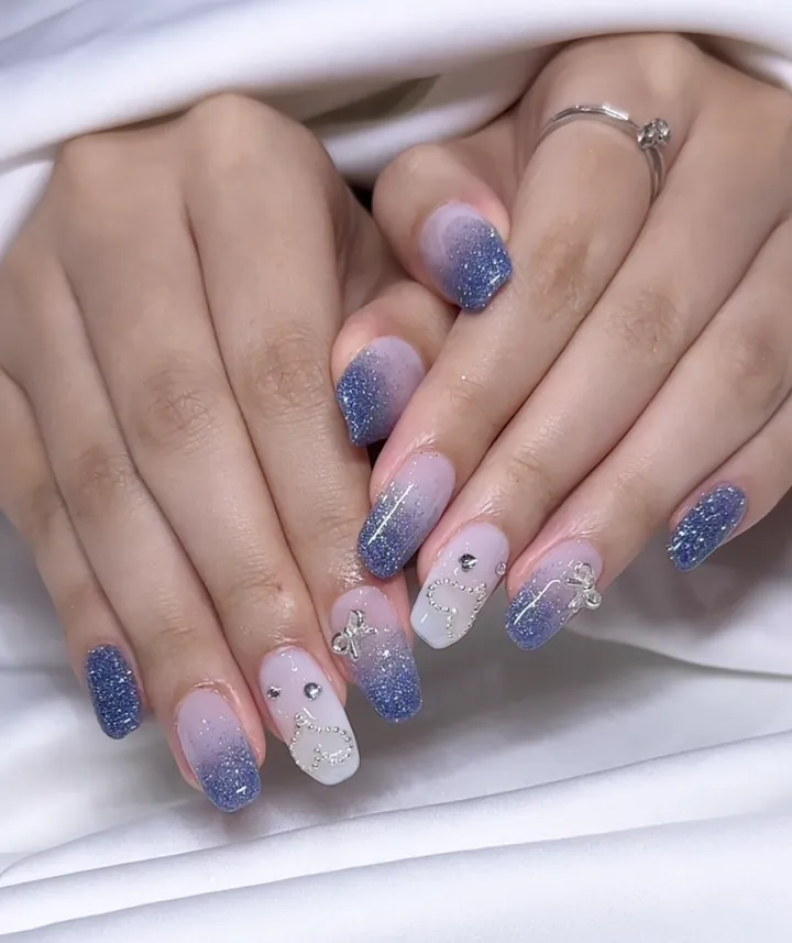 Ombré nail colour blend