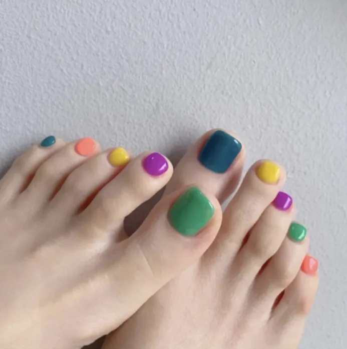 Simple toenail art